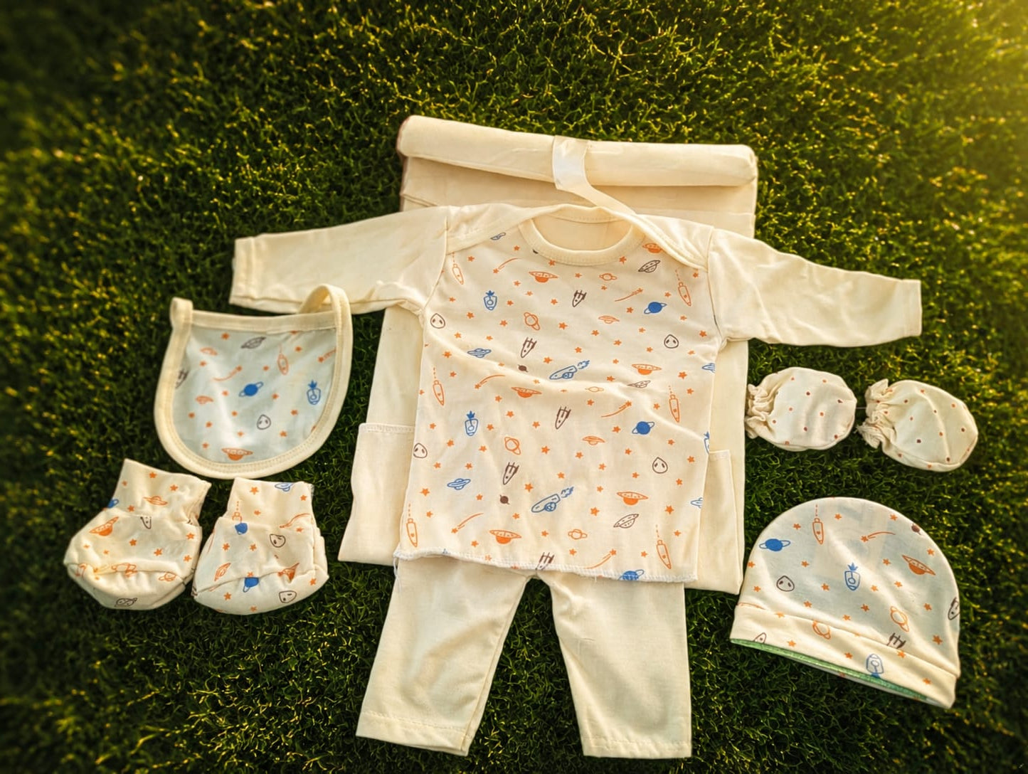 New Born Infant Premium 7-Piece Layette Gift Set – Cream Celestial Micro-Print